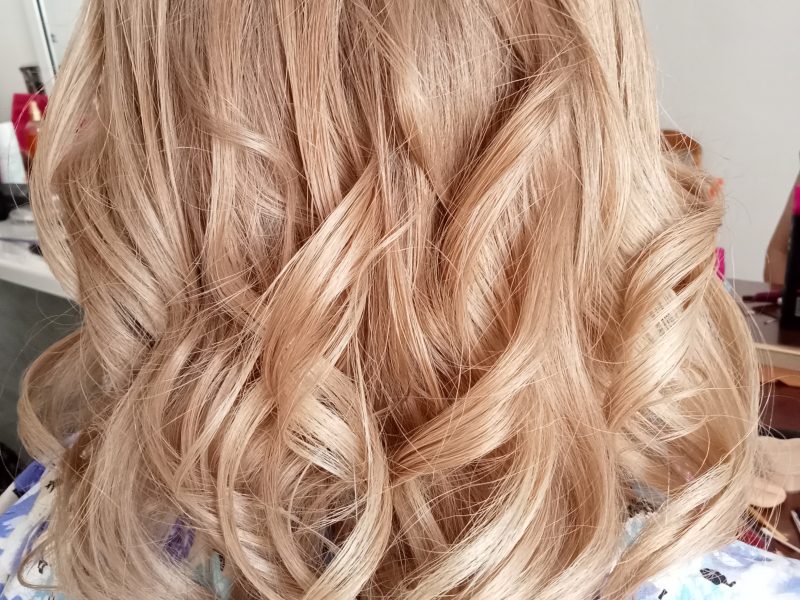 حلاقة وتجميل السيدات