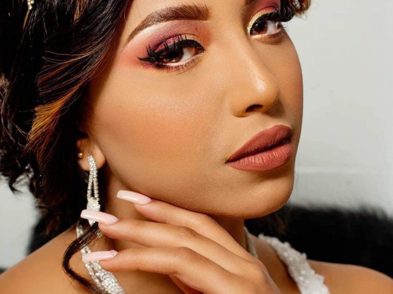 مكياج وتسريحات شعر شينون ليماش الألمنيوم بلياج لي كوب