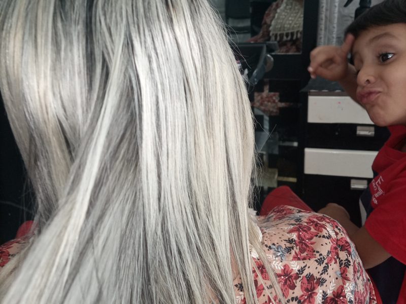 مرحبا يكن في صالون جيهان للحلاقة والتجميل