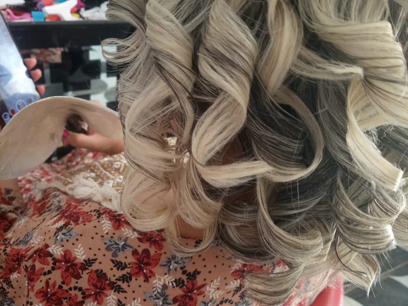 مرحبا يكن في صالون جيهان للحلاقة والتجميل