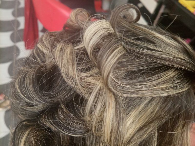 مرحبا يكن في صالون جيهان للحلاقة والتجميل