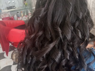 مرحبا يكن في صالون جيهان للحلاقة والتجميل