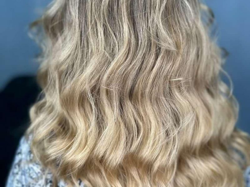 Coiffure. Maquillage. Balayage