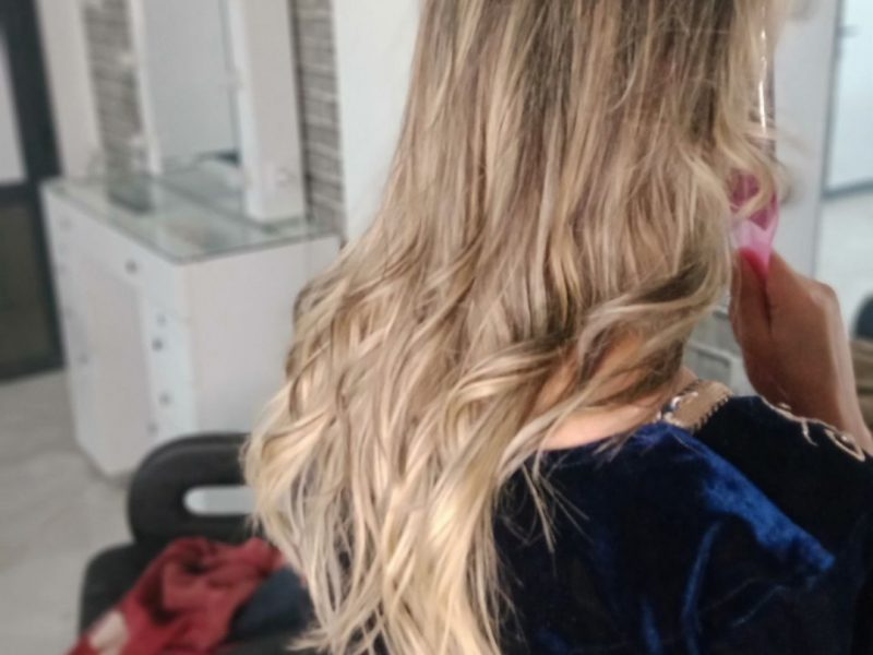 Coiffeuse esthéticienne a domicile